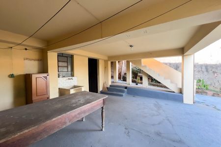 Casa à venda com 167m², 4 quartos e 2 vagas Casa à venda com 167m², 4 quartos e 2 vagasÁrea externa