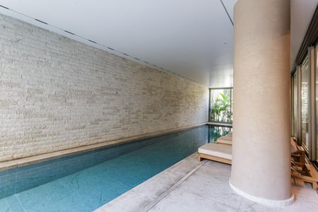 Apartamento à venda com 335m², 4 quartos e 4 vagas Apartamento à venda com 335m², 4 quartos e 4 vagasÁrea comum - Piscina