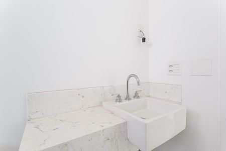 Apartamento à venda com 335m², 4 quartos e 4 vagas Apartamento à venda com 335m², 4 quartos e 4 vagasBanheiro da Suíte 1