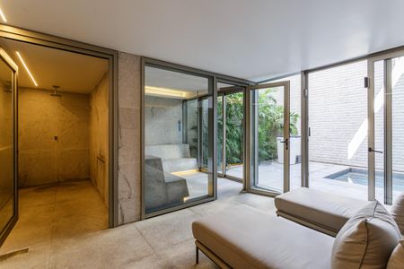 Apartamento à venda com 335m², 4 quartos e 4 vagas Apartamento à venda com 335m², 4 quartos e 4 vagasSaúna