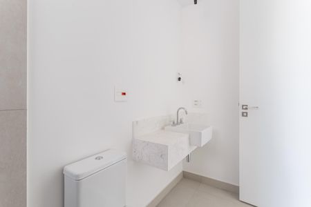 Apartamento à venda com 335m², 4 quartos e 4 vagas Apartamento à venda com 335m², 4 quartos e 4 vagasBanheiro da Suíte 2