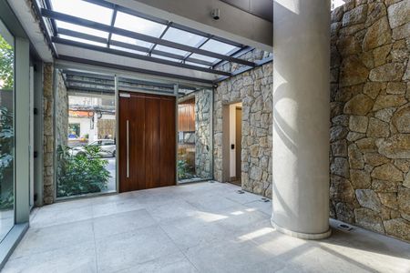 Apartamento à venda com 335m², 4 quartos e 4 vagas Apartamento à venda com 335m², 4 quartos e 4 vagasEntrada