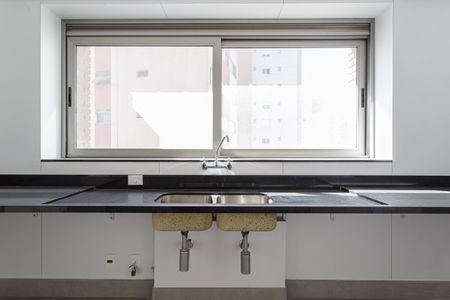 Cozinha de apartamento à venda com 4 quartos, 335m² em Itaim Bibi, São Paulo