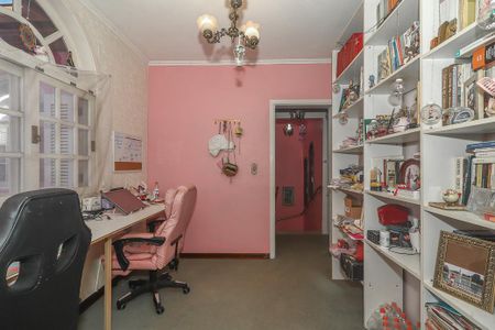Casa para alugar com 250m², 4 quartos e 2 vagasEscritório