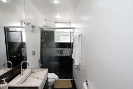 Apartamento à venda com 107m², 3 quartos e 2 vagasBanheiro da Suíte