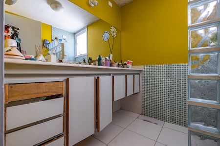 Apartamento à venda com 103m², 2 quartos e 1 vaga Apartamento à venda com 103m², 2 quartos e 1 vagaBanheiro