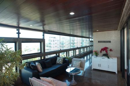 Varanda de apartamento à venda com 4 quartos, 330m² em Barra da Tijuca, Rio de Janeiro