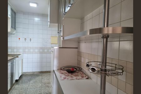 Cozinha de apartamento para alugar com 3 quartos, 94m² em Alphaville Industrial, Barueri