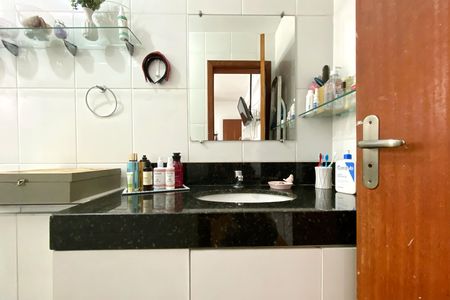 Casa para alugar com 200m², 3 quartos e 3 vagas Casa para alugar com 200m², 3 quartos e 3 vagasBanheiro da Suíte