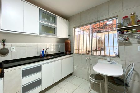 Casa para alugar com 200m², 3 quartos e 3 vagas Casa para alugar com 200m², 3 quartos e 3 vagasCozinha