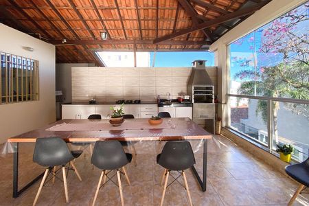 Casa para alugar com 200m², 3 quartos e 3 vagas Casa para alugar com 200m², 3 quartos e 3 vagasEspaço Gourmet