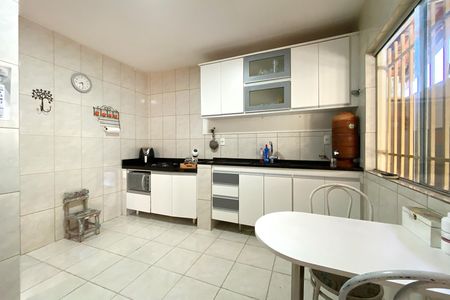Casa para alugar com 200m², 3 quartos e 3 vagas Casa para alugar com 200m², 3 quartos e 3 vagasCozinha