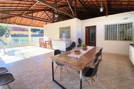 Casa para alugar com 200m², 3 quartos e 3 vagas Casa para alugar com 200m², 3 quartos e 3 vagasVaranda