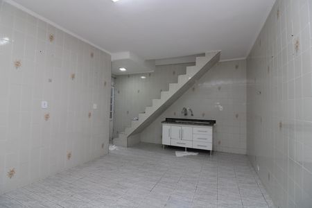 Cozinha de casa para alugar com 2 quartos, 70m² em Vila Ré, São Paulo
