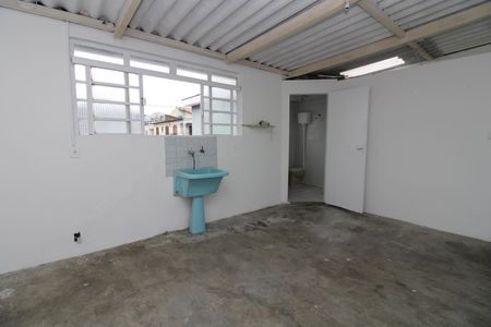 Área de serviço de casa para alugar com 2 quartos, 70m² em Vila Ré, São Paulo
