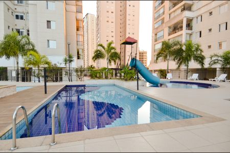 Apartamento à venda com 83m², 2 quartos e 2 vagas Apartamento à venda com 83m², 2 quartos e 2 vagasÁrea comum - Piscina
