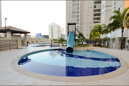 Apartamento à venda com 83m², 2 quartos e 2 vagas Apartamento à venda com 83m², 2 quartos e 2 vagasÁrea comum - Piscina