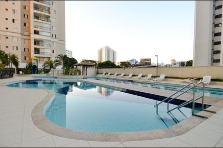 Apartamento à venda com 83m², 2 quartos e 2 vagas Apartamento à venda com 83m², 2 quartos e 2 vagasÁrea comum - Piscina