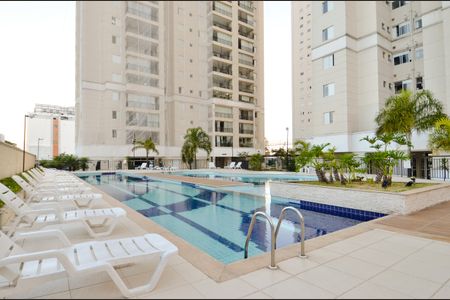 Apartamento à venda com 83m², 2 quartos e 2 vagas Apartamento à venda com 83m², 2 quartos e 2 vagasÁrea comum - Piscina