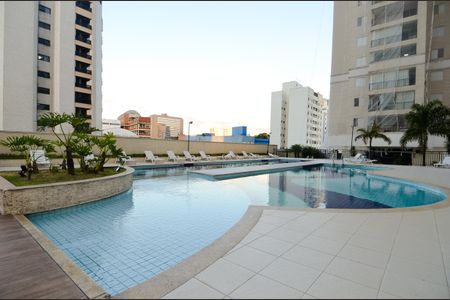 Apartamento à venda com 83m², 2 quartos e 2 vagas Apartamento à venda com 83m², 2 quartos e 2 vagasÁrea comum - Piscina