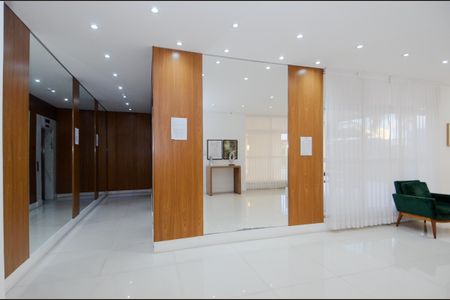 Apartamento à venda com 83m², 2 quartos e 2 vagas Apartamento à venda com 83m², 2 quartos e 2 vagasHall social