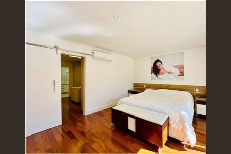 Casa à venda com 522m², 4 quartos e 3 vagas Casa à venda com 522m², 4 quartos e 3 vagasFoto 05