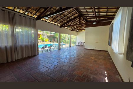 Casa de condomínio para alugar com 500m², 5 quartos e 4 vagas