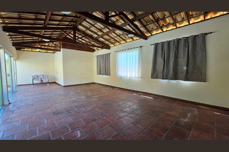 Casa de condomínio para alugar com 500m², 5 quartos e 4 vagas