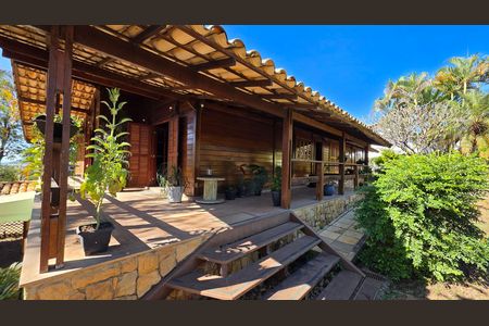 Casa de condomínio para alugar com 500m², 5 quartos e 4 vagas