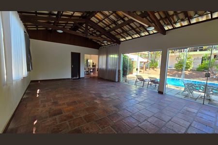 Casa de condomínio para alugar com 500m², 5 quartos e 4 vagas