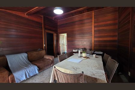 Casa de condomínio para alugar com 500m², 5 quartos e 4 vagas