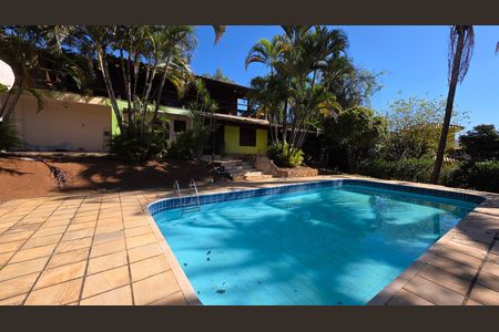 Casa de condomínio para alugar com 500m², 5 quartos e 4 vagas