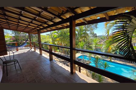 Casa de condomínio para alugar com 500m², 5 quartos e 4 vagas