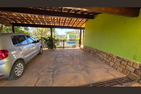 Casa de condomínio para alugar com 500m², 5 quartos e 4 vagas
