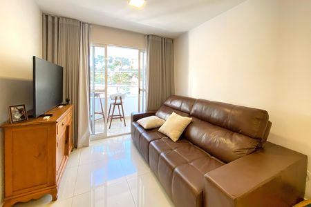 Apartamento à venda com 69m², 3 quartos e 2 vagas Apartamento à venda com 69m², 3 quartos e 2 vagasSala