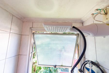 Banheiro  de apartamento para alugar com 2 quartos, 45m² em Ayrosa, Osasco