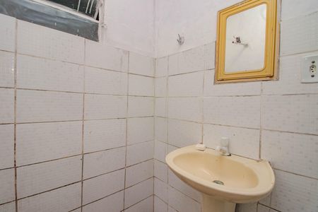 Casa à venda com 90m², 3 quartos e 5 vagasEdícula - Banheiro