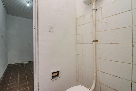 Casa à venda com 90m², 3 quartos e 5 vagasEdícula - Banheiro