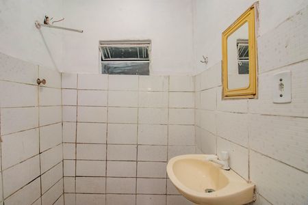 Casa à venda com 90m², 3 quartos e 5 vagasEdícula - Banheiro