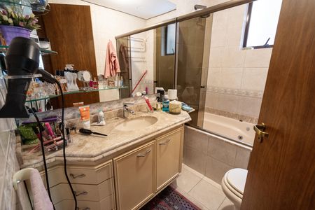 Apartamento à venda com 137m², 3 quartos e 2 vagas Apartamento à venda com 137m², 3 quartos e 2 vagasSuíte