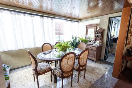 Apartamento à venda com 137m², 3 quartos e 2 vagas Apartamento à venda com 137m², 3 quartos e 2 vagasSala