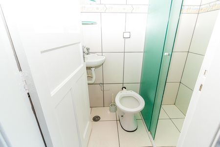 Banheiro de serviço de casa à venda com 2 quartos, 110m² em Veleiros, São Paulo