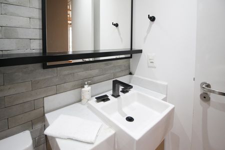 Apartamento para alugar com 80m², 2 quartos e 2 vagas Apartamento para alugar com 80m², 2 quartos e 2 vagasBanheiro