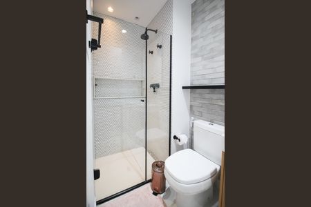 Apartamento para alugar com 80m², 2 quartos e 2 vagas Apartamento para alugar com 80m², 2 quartos e 2 vagasBanheiro