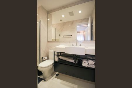 Apartamento para alugar com 80m², 2 quartos e 2 vagas Apartamento para alugar com 80m², 2 quartos e 2 vagasBanheiro da Suíte