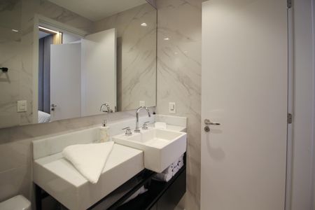 Apartamento para alugar com 80m², 2 quartos e 2 vagas Apartamento para alugar com 80m², 2 quartos e 2 vagasBanheiro da Suíte