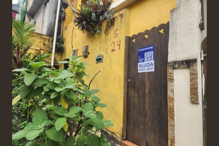 Casa para alugar com 10m², 2 quartos e sem vaga Casa para alugar com 10m², 2 quartos e sem vagaFachada