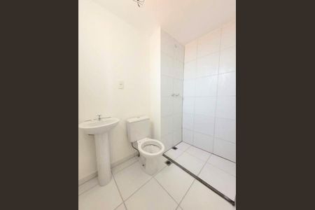 Banheiro de apartamento à venda com 2 quartos, 49m² em Parque Jaçatuba, Santo André