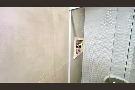 Apartamento à venda com 82m², 2 quartos e 2 vagas Apartamento à venda com 82m², 2 quartos e 2 vagasBanheiro da Suíte