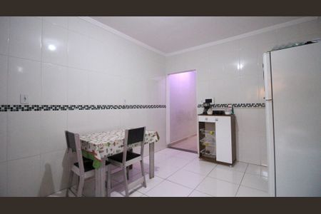 Casa à venda com 100m², 2 quartos e 2 vagas Casa à venda com 100m², 2 quartos e 2 vagasCozinha